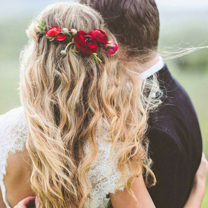 wedding-hairstyle-beachy-waves-paper-antler