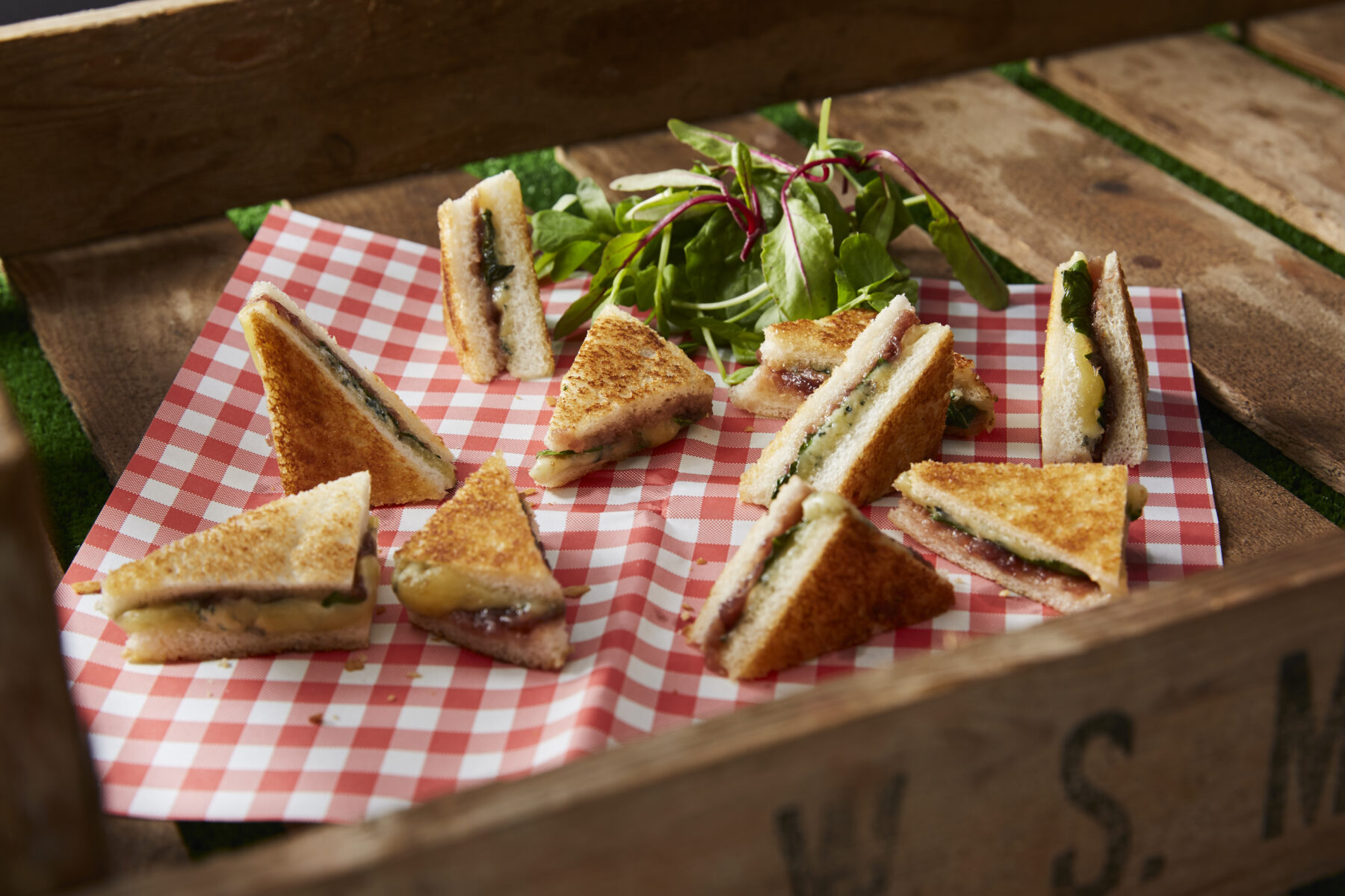 Gooey blue cheese toasties